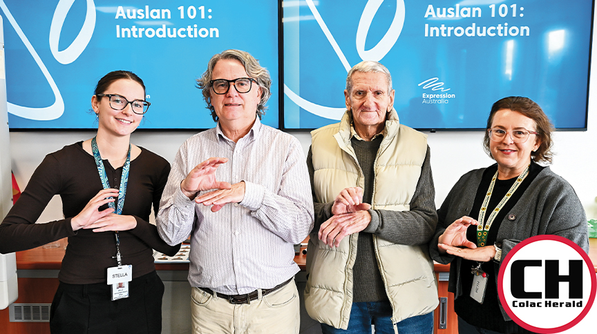 Auslan training session breaks down barriers